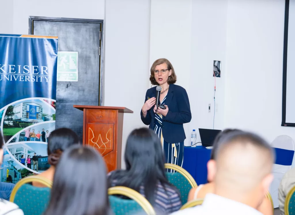 Dra Jennifer Peluso conferencia exito universitario keiser university nicaragua