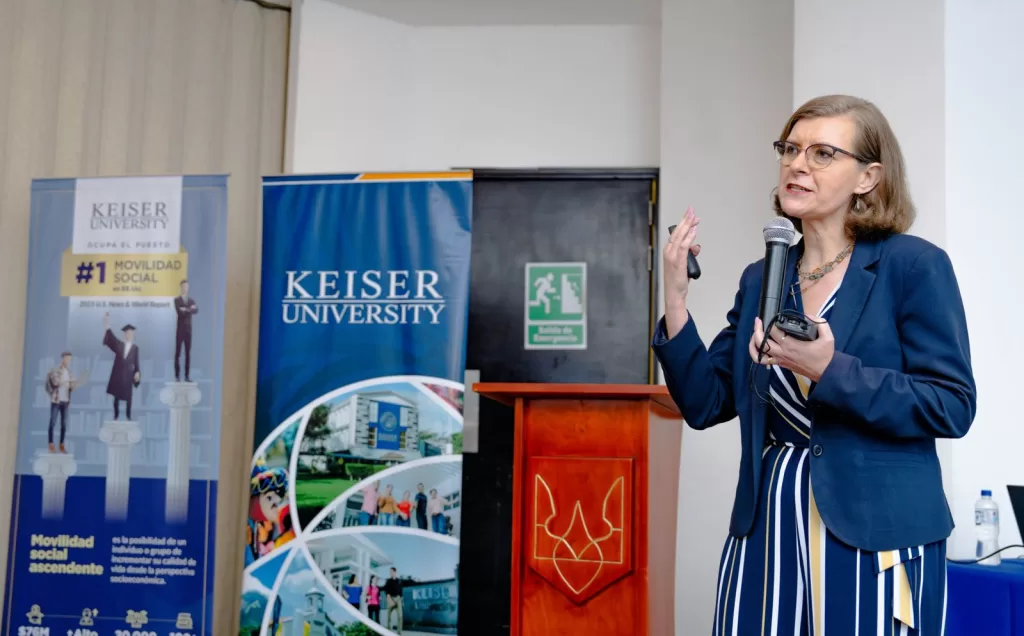 conferencia exito universitario dra jennifer peluso keiser university universidades nicaragua